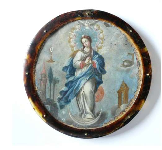 Escudo de monja con la imagen de la Inmaculada Concepción